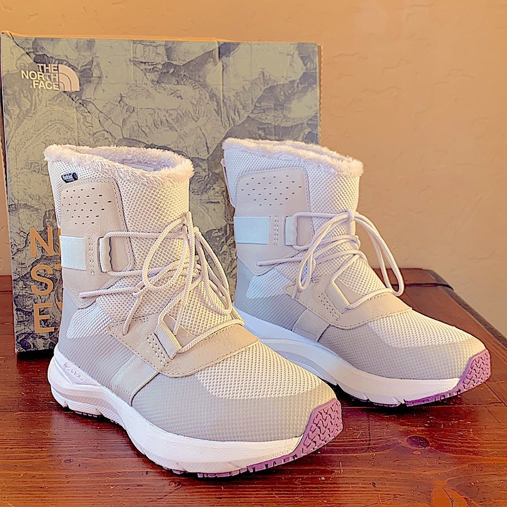 NWBOX NORTH FACE WOMEN’S UX METRO ATMOS MID HYDROSEAL WATERPROOF BOOT